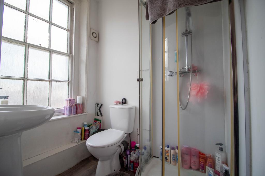 Chilham house first floor en suite jpg