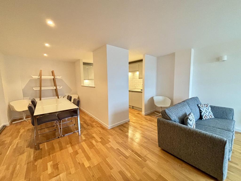 Kitchen / Dining Area