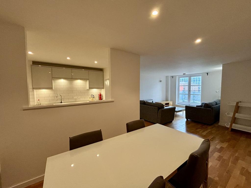Kitchen / Living Area