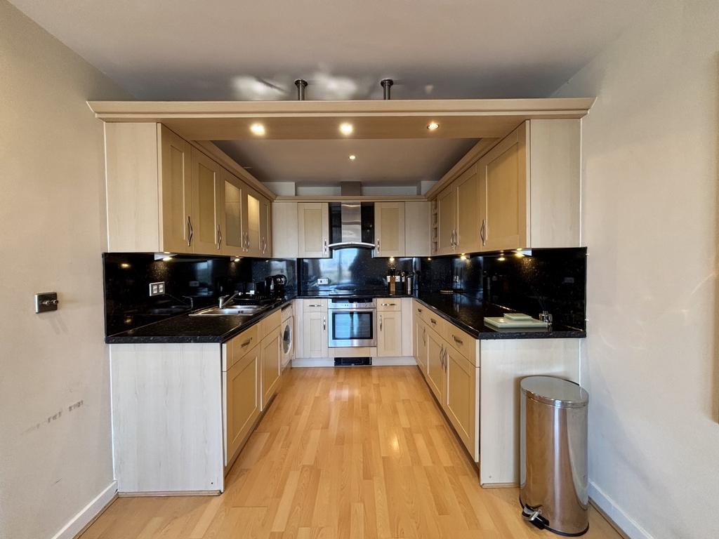 Apartment in Salford, Salford Quays - View 4