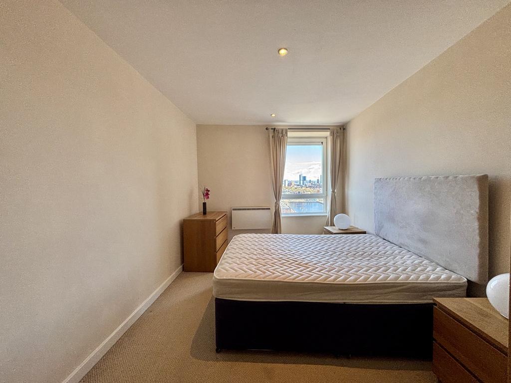 Apartment in Salford, Salford Quays - View 5