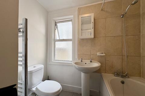 Studio to rent, Sunninghill Road, London, SE13