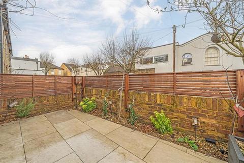 2 bedroom end of terrace house for sale, Terrace Gardens, London SW13