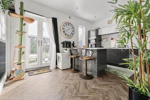 3 bedroom end of terrace house for sale, Henrietta St, Leigh