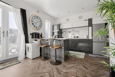 3 bedroom end of terrace house for sale, Henrietta St, Leigh
