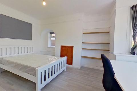 1 bedroom in a house share to rent, Ashenden Road, Guildford