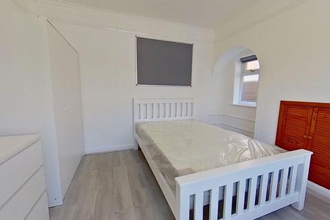 1 bedroom in a house share to rent, Ashenden Road, Guildford