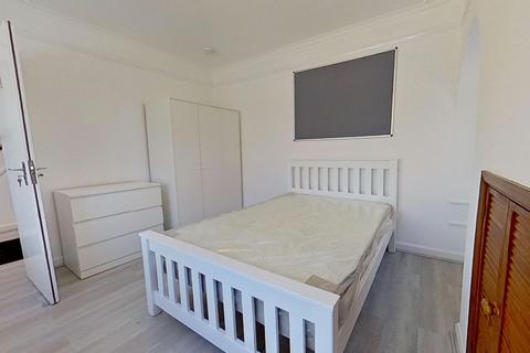 1 bedroom in a house share to rent, Ashenden Road, Guildford