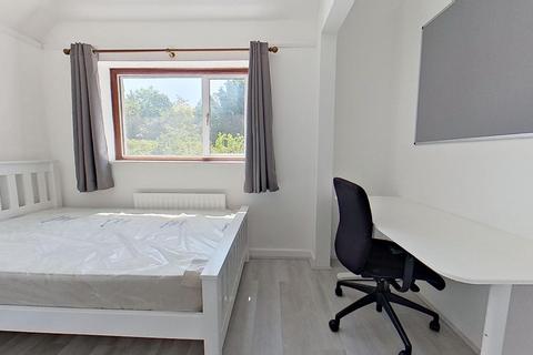 1 bedroom in a house share to rent, Ashenden Road, Guildford