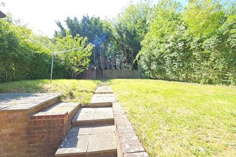 1 bedroom in a house share to rent, Ashenden Road, Guildford