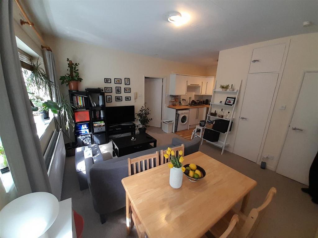 5. Living Room 3.jpg
