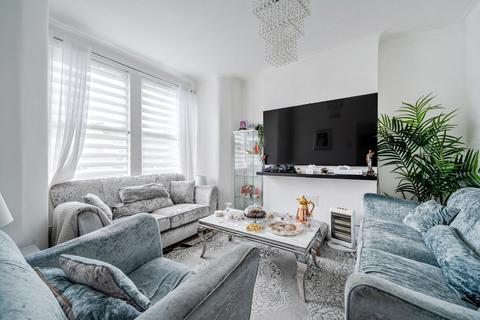 3 bedroom end of terrace house for sale, Evesham Road, Bounds Green, London, N11