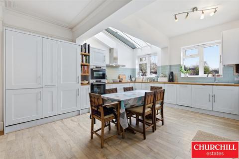 4 bedroom terraced house for sale, Clavering Road, Aldersbrook