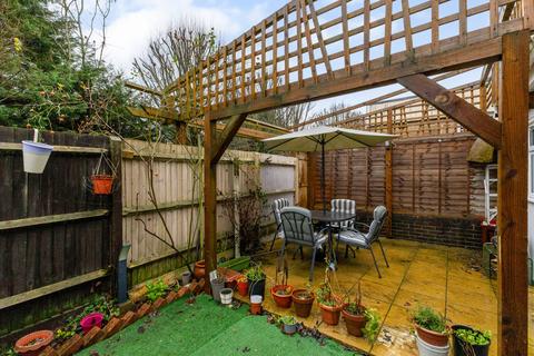 Robb Road, Stanmore, HA7