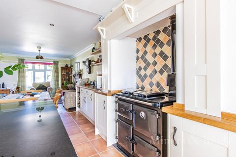 4 bedroom detached house for sale, Blofield Road, Brundall