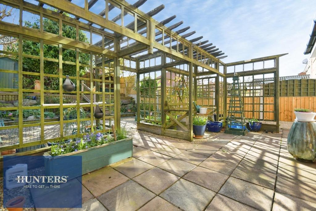 REAR GARDEN 01.jpg