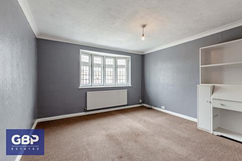 2 bedroom flat for sale, Station Road, Gidea Park, RM2