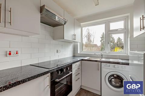 2 bedroom flat for sale, Station Road, Gidea Park, RM2