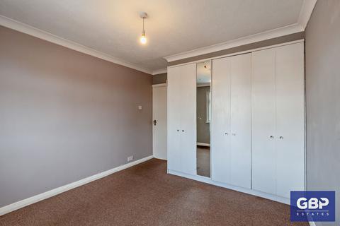 2 bedroom flat for sale, Station Road, Gidea Park, RM2