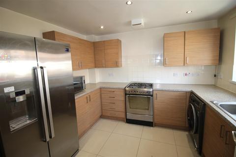 4 bedroom house to rent, Scholars Walk, Slough SL3