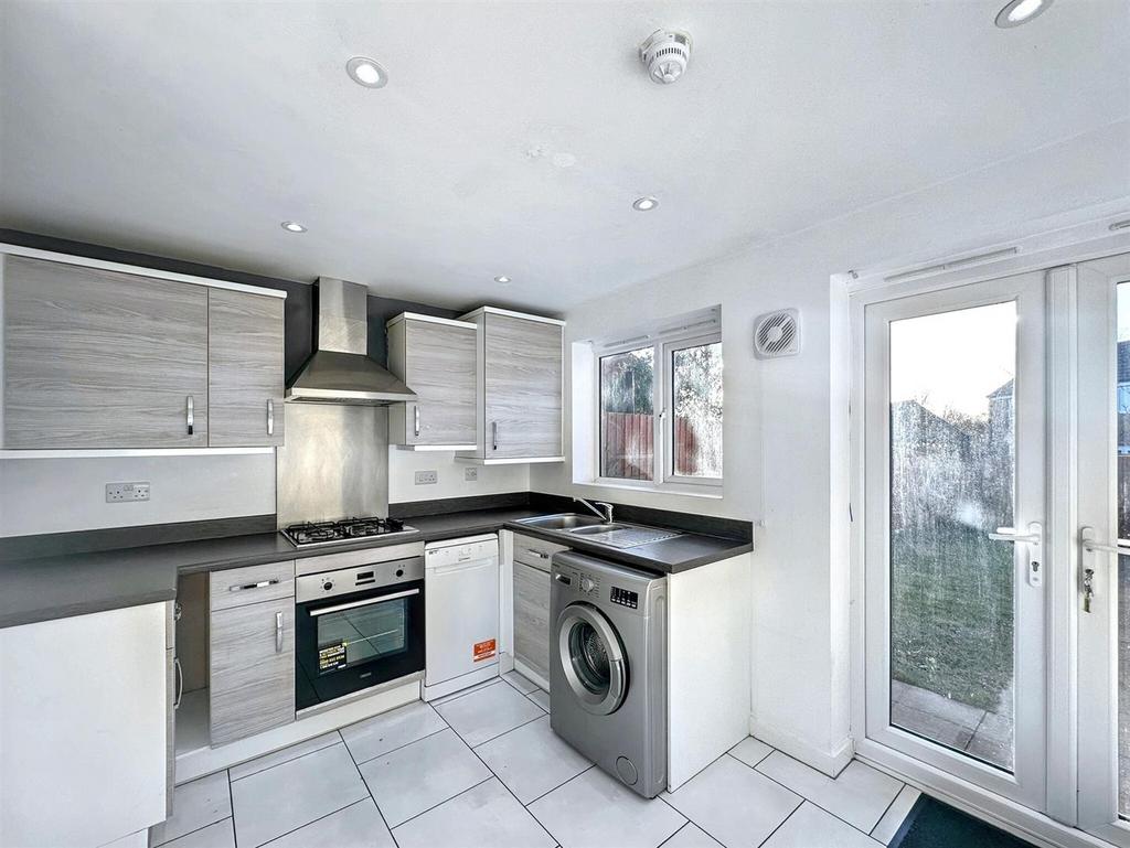 007 Kitchen.jpg