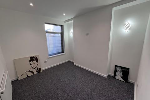 3 bedroom terraced house to rent, 16 Malvern Terrace Brynmill Swansea