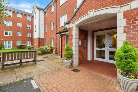1 bedroom flat for sale, Laburnum Court, Harefield Road, Uxbridge, UB8 1FQ