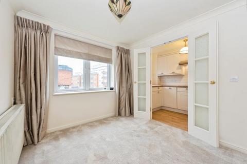 1 bedroom flat for sale, Laburnum Court, Harefield Road, Uxbridge, UB8 1FQ