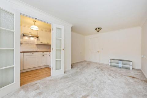 1 bedroom flat for sale, Laburnum Court, Harefield Road, Uxbridge, UB8 1FQ