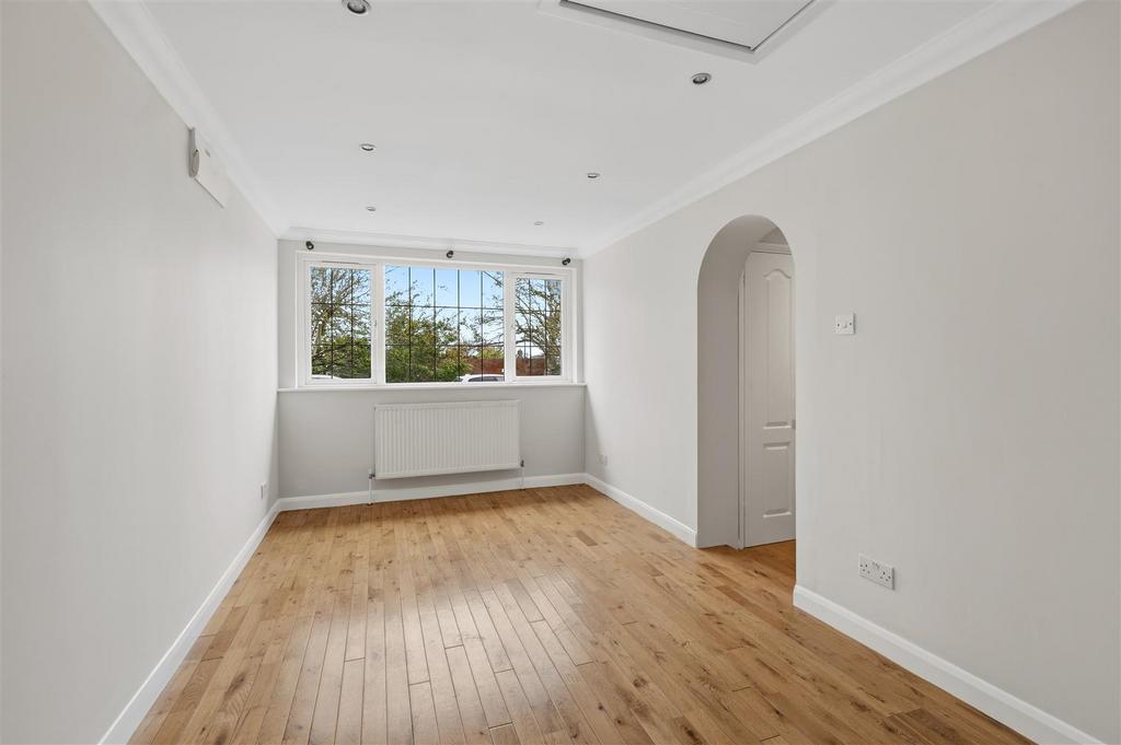 Bedroom/ Office