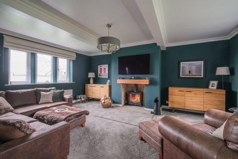 undefined, Lumbrook Close, Northowram HX3