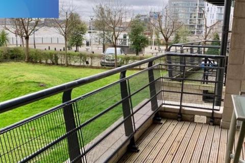3 bedroom flat for sale, Glaisher Street, London SE8