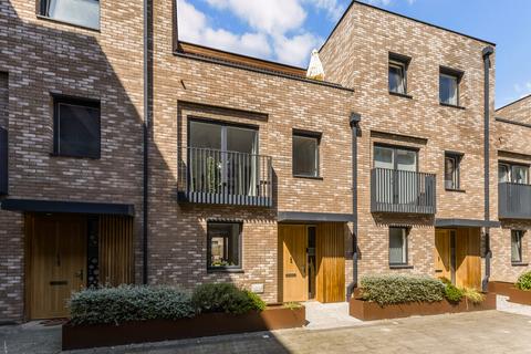 3 bedroom house for sale, Oriental Square, London, NW9
