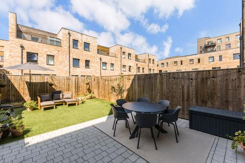 3 bedroom house for sale, Oriental Square, London, NW9