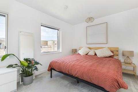 3 bedroom house for sale, Oriental Square, London, NW9