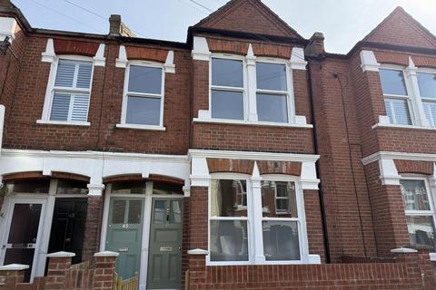 2 bedroom maisonette to rent, Bickley Street, SW17