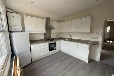 2 bedroom maisonette to rent, Bickley Street, SW17