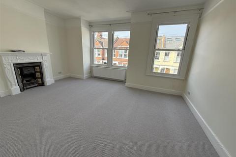 2 bedroom maisonette to rent, Bickley Street, SW17