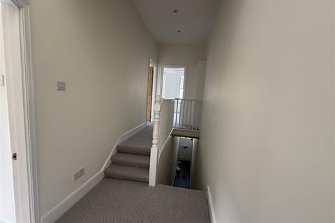 2 bedroom maisonette to rent, Bickley Street, SW17