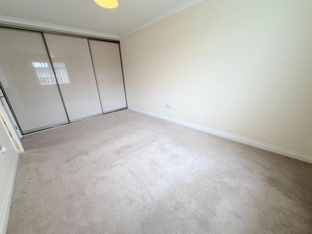 Bedroom (rear)