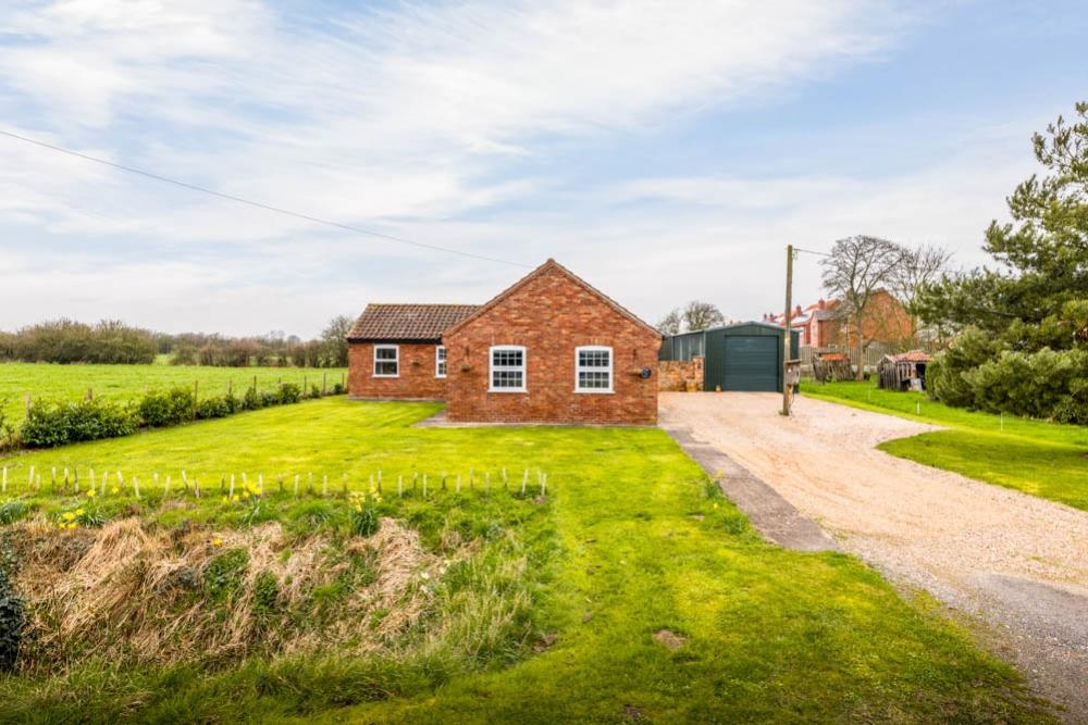Station Farm Bungalow (Boston)-6
