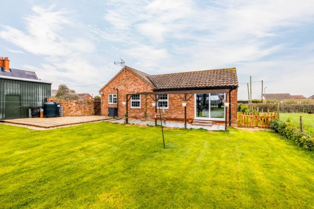 Station Farm Bungalow (Boston)-12