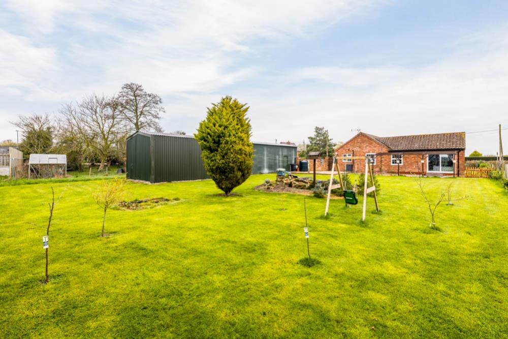 Station Farm Bungalow (Boston)-11