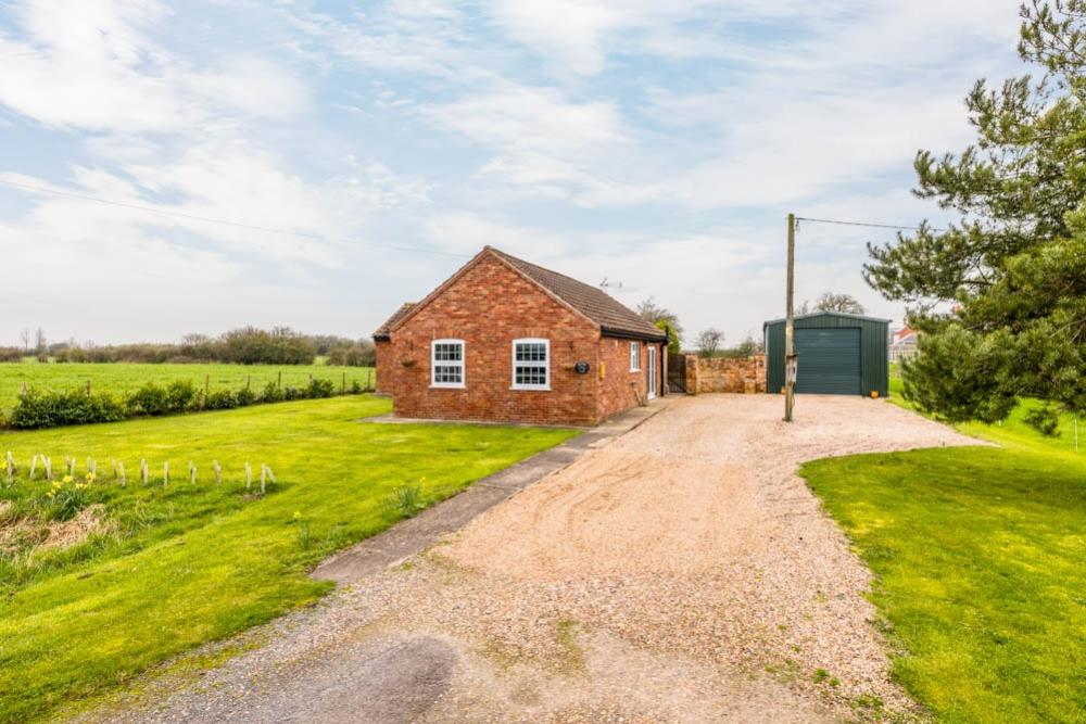 Station Farm Bungalow (Boston)-7