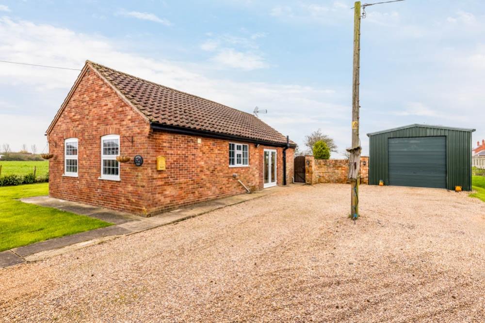 Station Farm Bungalow (Boston)-8