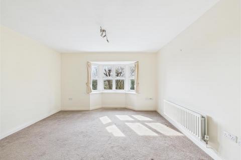 2 bedroom flat for sale, Stoke Green, Coventry * VACANT & NO UPWARD CHAIN *