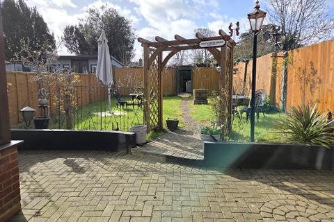 2 bedroom semi-detached house for sale, Court Drive, Stourport-On-Severn