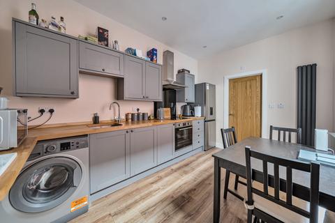 2 bedroom flat for sale, West Street, Hampshire PO16