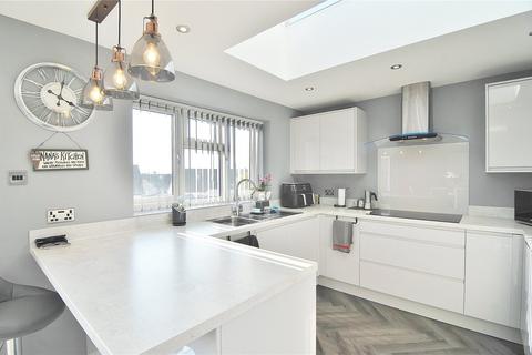 4 bedroom detached house for sale, Kingscourt Lane, Stroud, Gloucestershire, GL5