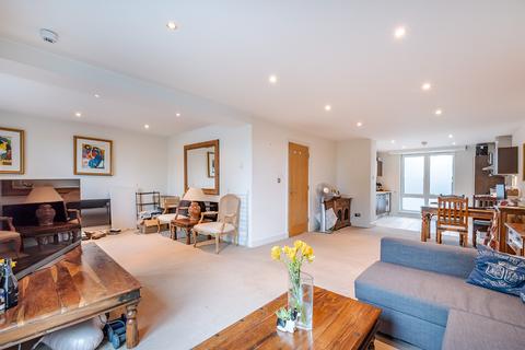 2 bedroom flat for sale, Albert Embankment, London, SE1